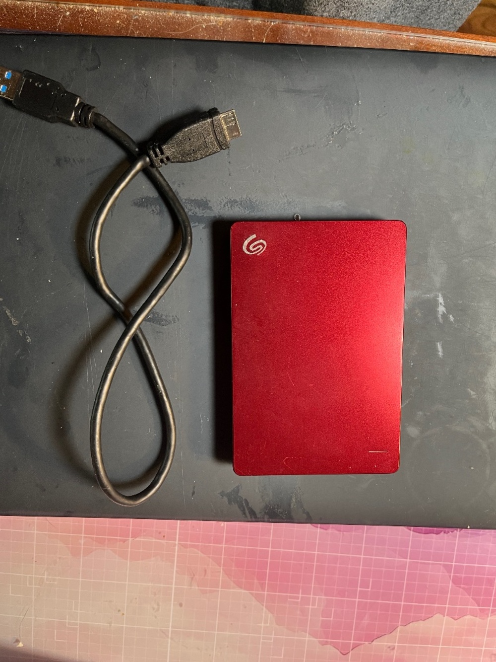 EUC Red Seagate - 1 TB storage external drive.